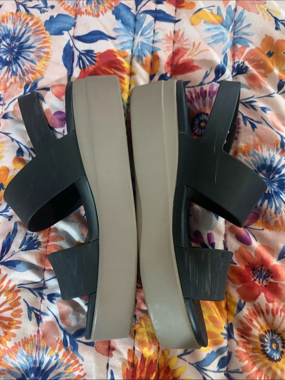 Crocs - Picture 2 of 10